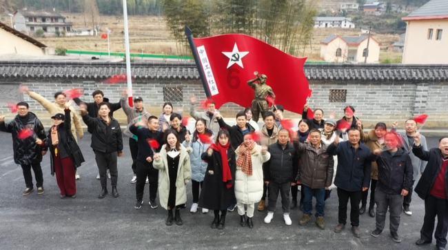 百亿富豪:负债15亿妻子跑路,为还债摆地摊,59岁累亡街头