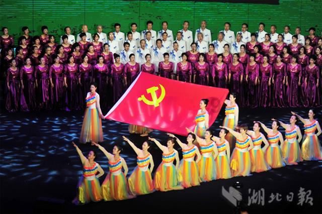 【回家的路——聚焦2024年春运】春运大幕今日开启 新疆铁路部门助力旅客温馨出行