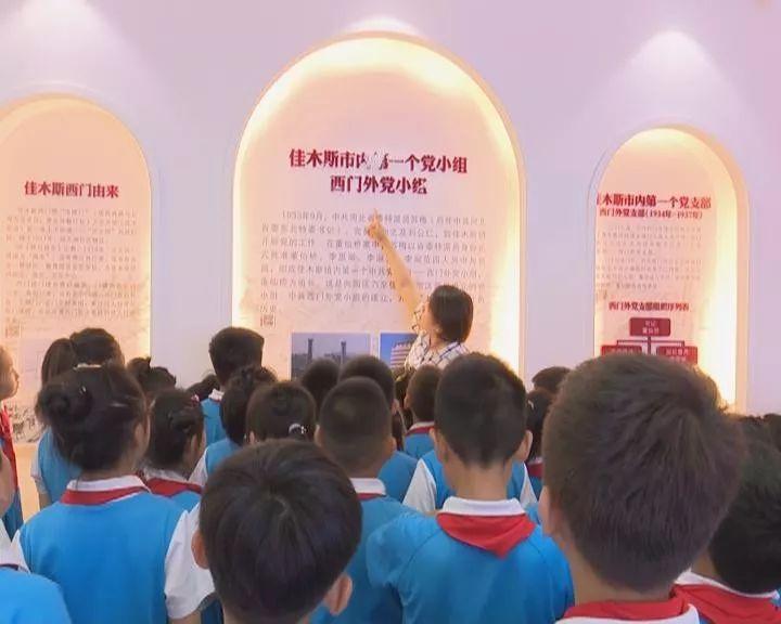感觉他对我什么意思？是喜欢我吗？游戏画面